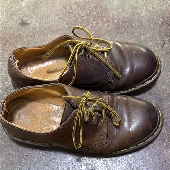 Dr. Martens vintage rare Brown Oxfords with Yellow Laces and Sturdy Sole